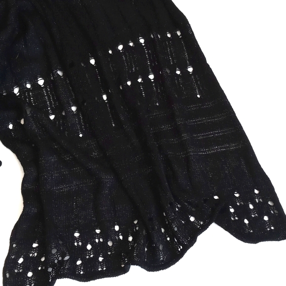 Beautiful Large Black Light Shimmery Knit Shawl w Metallic Threading Threading - Picture 14 of 16